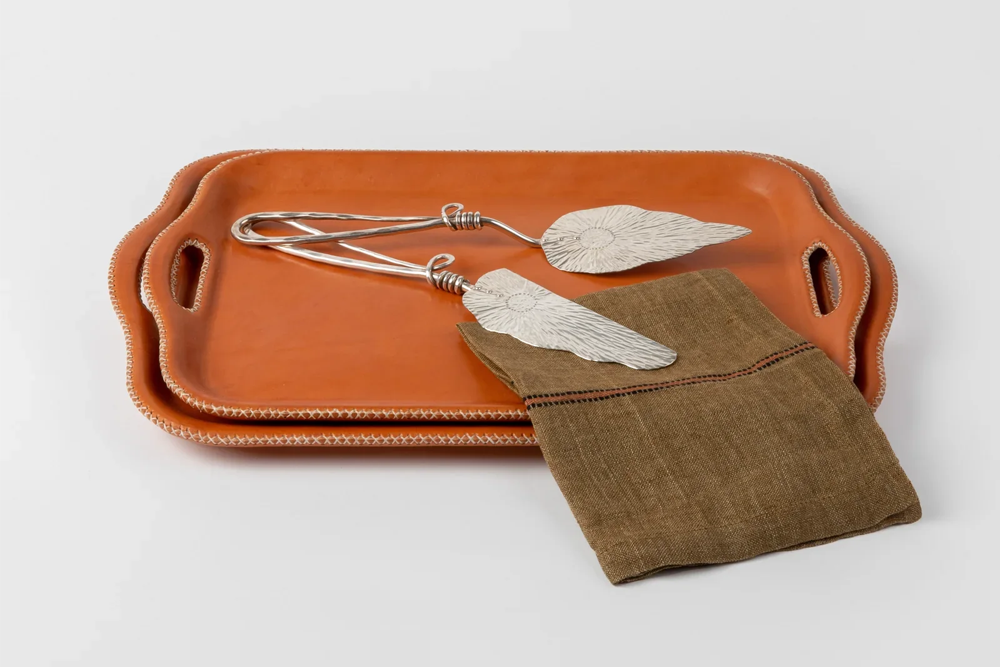 Eye Spy: Sol y Luna Nesting Trays