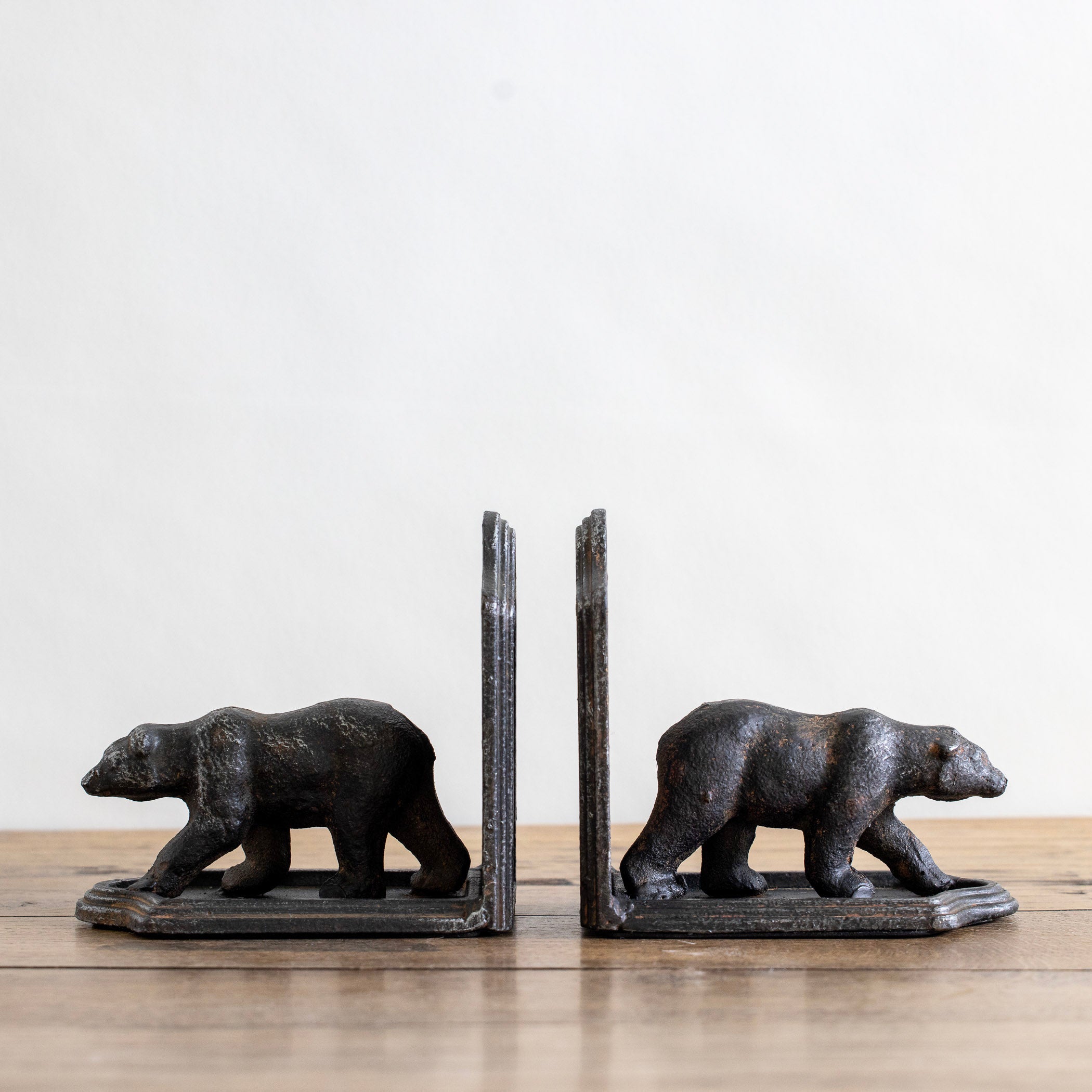 Chehoma <br> Cast Iron Bear Bookends