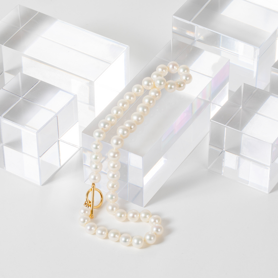 Jill Blake<br> White Freshwater Pearls, 9mm